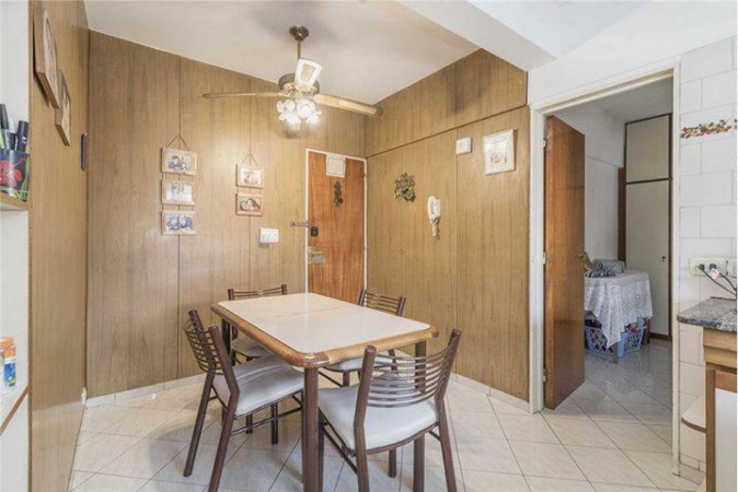 EXC.SEMIPISO DE 4 AMBIENTES, 3 DORMITORIOS + DEPENDENCIA CON COCHERA Y BAULERA! 