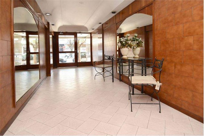 EXC.SEMIPISO DE 4 AMBIENTES, 3 DORMITORIOS + DEPENDENCIA CON COCHERA Y BAULERA! 