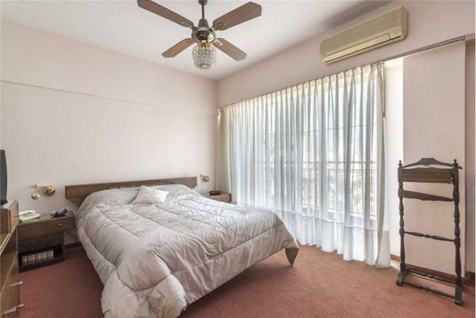 EXC.SEMIPISO DE 4 AMBIENTES, 3 DORMITORIOS + DEPENDENCIA CON COCHERA Y BAULERA! 