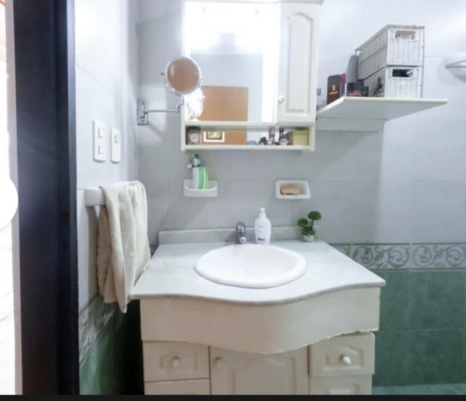 OPORTUNIDAD!! EXCELENTE PH 3 AMBIENTES CON PATIO RECICLADO A NUEVO! EN MONTECASTRO CABA