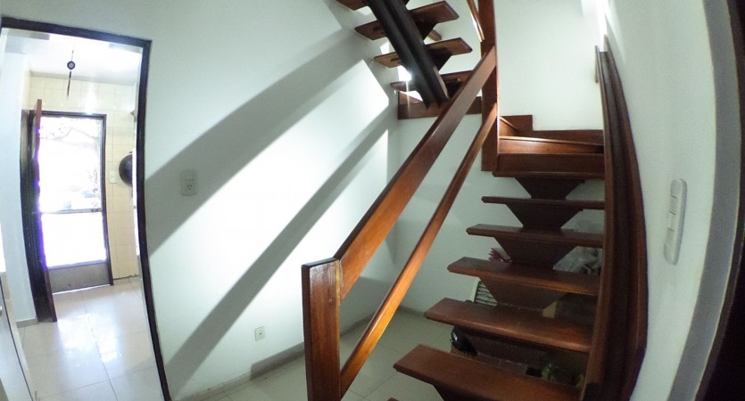 VENTA CHALET SAN ANTONIO DE PADUA  6 AMB  2 PTS TODO A NUEVO, GARAGE DOBLE, PISCINA DE 11X6 S/ LOTE DE 53 MTS DE FONDO