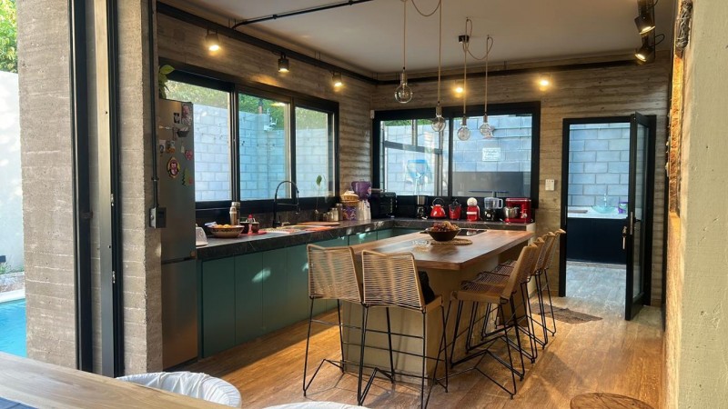 INCREIBLE CASA A ESTRENAR EN PARQUE LELOIR, ESTILO MINIMALISTA, CONCEPTO ABIERTO, PISCINA, PARQUE, 175M2