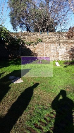 EXCELENTE OPORTUNIDAD!! CASA CON LOCAL+JARDIN SOBRE LOTE DE 400 M2, APTA COMERCIAL Y PROFESIONAL EN LOMA HERMOSA