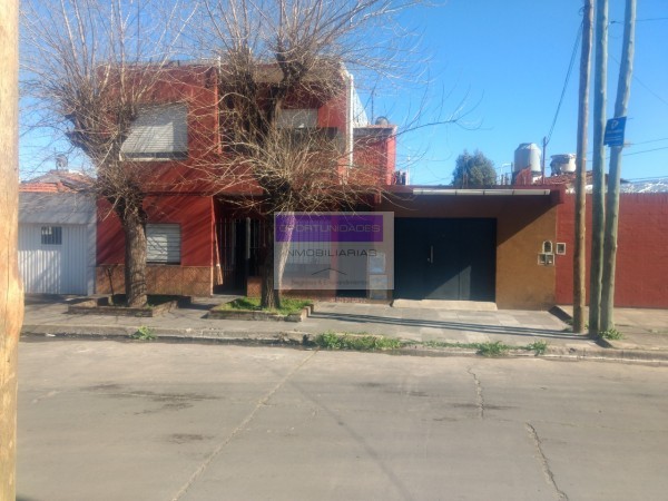 OPORTUNIDAD ÚNICA!!  DOS DPTOS AL PRECIO DE UNO, LOTE DE 185 M2, OPCIÓN VIVIENDA MULTIFAMILIAR, EN ISIDRO CASANOVA LA MATANZA!!