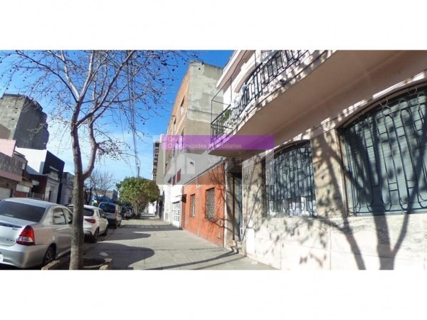 OPORTUNIDAD!! EXC. DEPTO/ PH DE 2 AMB TODO RENOVADO A NUEVO!! SIN EXPENSAS, CON TERRAZA, ZONA FLORES