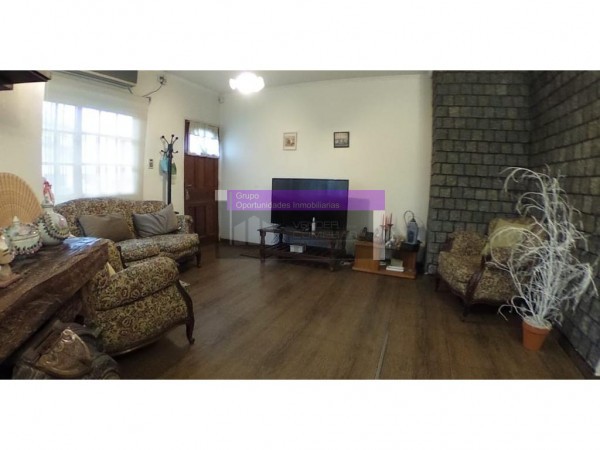 CHALET EN ITUZANGÓ NORTE ZONA CENTRO, LOTE 250M2, 5 AMB, PISCINA, COCHERA ACEPTA PERMUTA