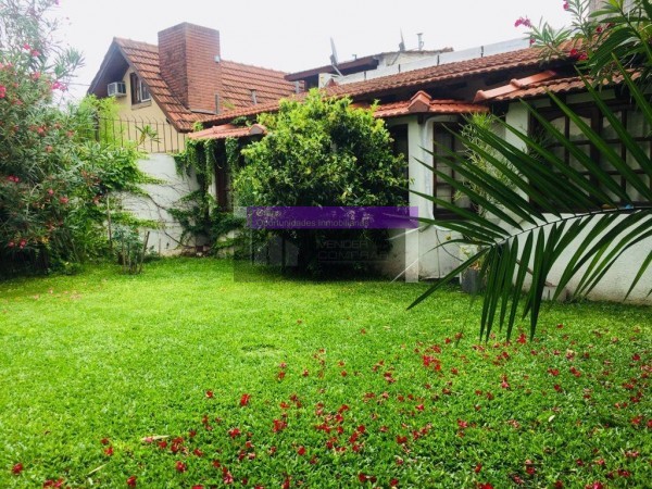 CASA 5 AMB ITUZAINGO NORTE CENTRO - DE ESTILO MODERNO A NUEVO C/PISCINA, COCHERA EXC. OPORTUNIDAD! HERMOSA! VISITA HOY!!