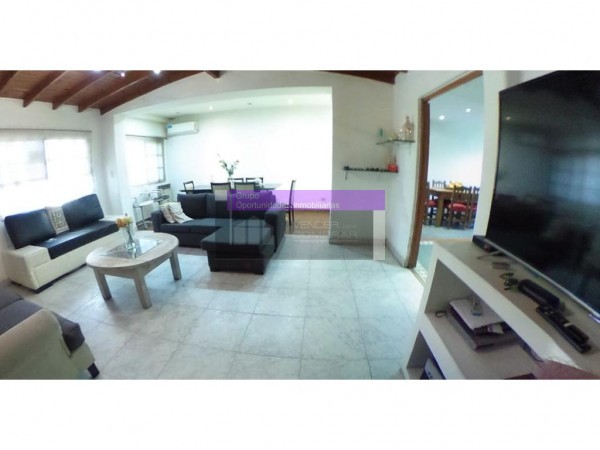 CASA 5 AMB ITUZAINGO NORTE CENTRO - DE ESTILO MODERNO A NUEVO C/PISCINA, COCHERA EXC. OPORTUNIDAD! HERMOSA! VISITA HOY!!