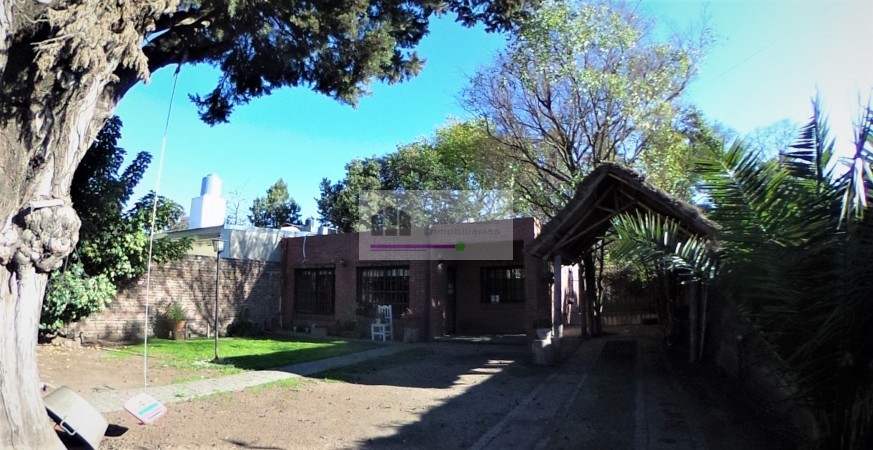 CASA EN  VILLA ARIZA ITUZAINGO NORTE, 130 M2 CONSTRUIDOS SOBRE LOTE DE 12.5 X 27.5 M2 DE CONCEPTO ABIERTO OPORTUNIDAD!