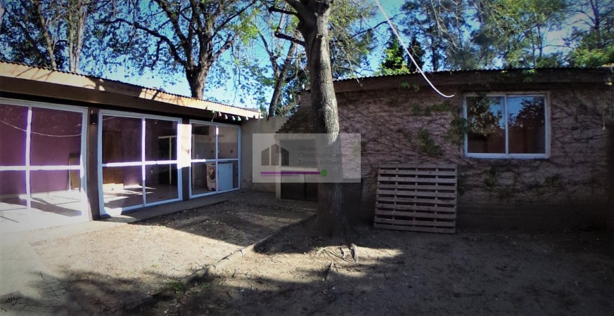 CASA EN  VILLA ARIZA ITUZAINGO NORTE, 130 M2 CONSTRUIDOS SOBRE LOTE DE 12.5 X 27.5 M2 DE CONCEPTO ABIERTO OPORTUNIDAD!