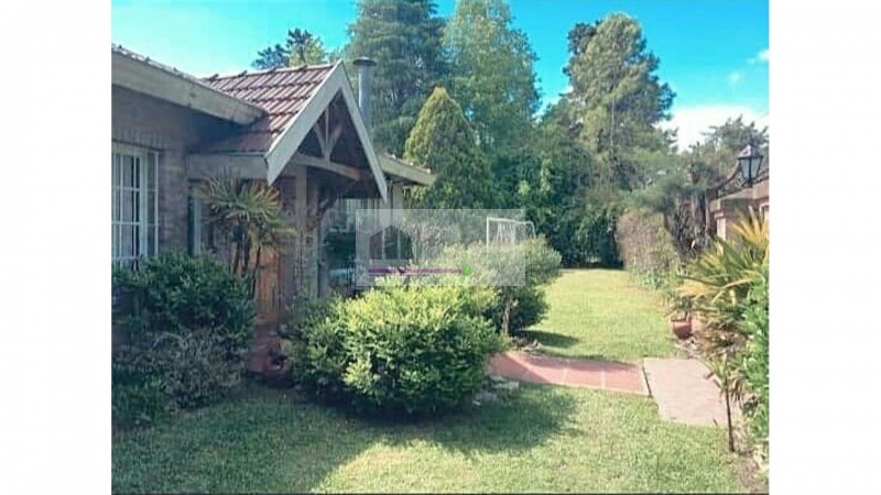 EXCELENTE CASA QUINTA 8 AMBIENTES, 5 DORMITORIOS, PARQUE, PISCINA EN BARRIO EL MORO MARCOS PAZ