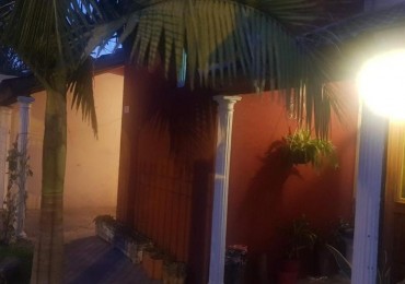 HERMOSO CHALET DE 2 PLANTAS,140 M2, 6 AMB + QUINCHO