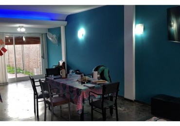 OPORTUNIDAD!!! HERMOSA CASA EN HAEDO 220M2, 2PTS,GRAN PARQUE,COCHERA,LOTE 10X38,OPCION 100M2 MAS