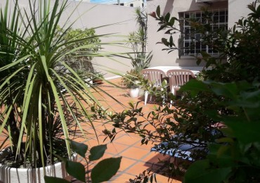 CASA CASTELAR NORTE  MULTIFAMILIAR 220M2 5AMB+DPTO+COCHERA P/3 AUTOS IMPERDIBLE OPORTUNIDAD!! 