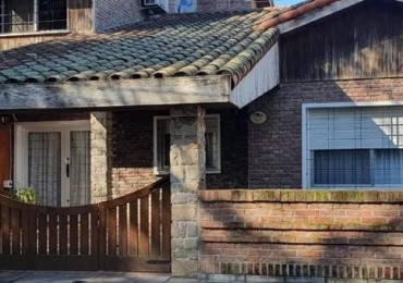 CASA EN ITUZANGÓ, 325 M2 TOTALES, 245 M2 CONST., JARDIN, BALCÓN, TERRAZA, 2 COCHERAS